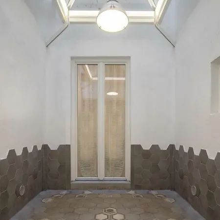 Palace Downtown Apartment *