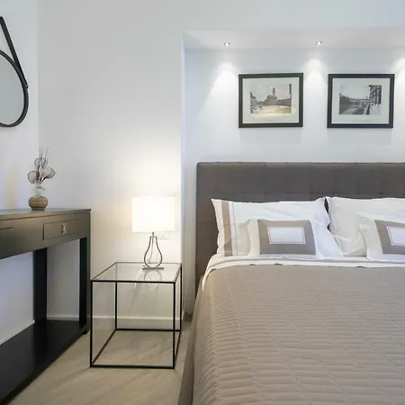 Palace Downtown Apartmán